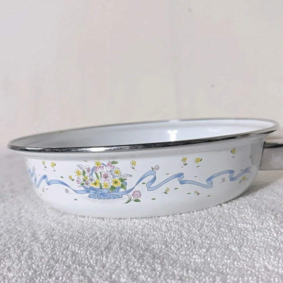 Vintage Enamelware Floral Bouquet Skillet Frying Pan - Picture 2 of 12